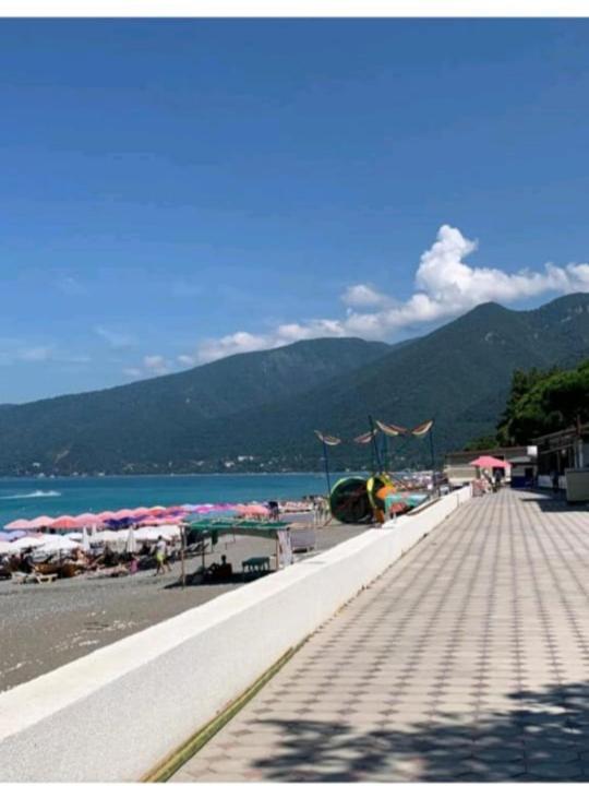 Гостевой Дом Белый Лотос Gagra Extérieur photo