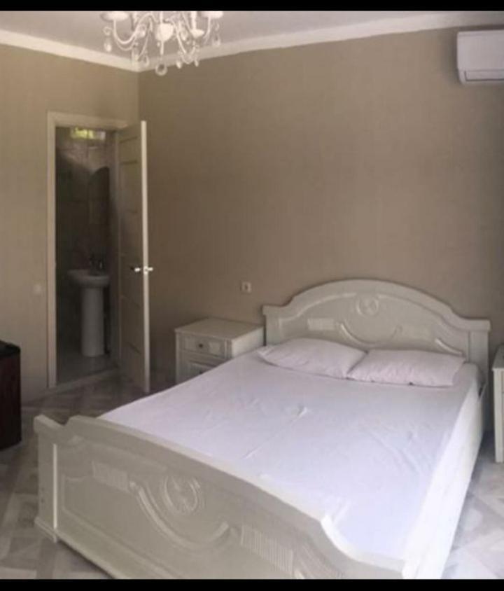 Гостевой Дом Белый Лотос Gagra Extérieur photo
