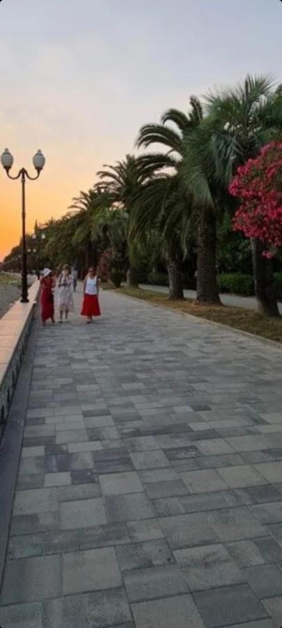 Гостевой Дом Белый Лотос Gagra Extérieur photo