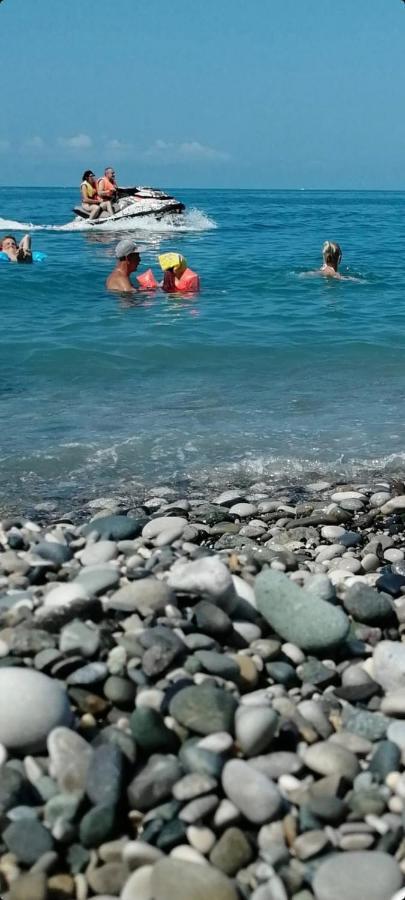 Гостевой Дом Белый Лотос Gagra Extérieur photo