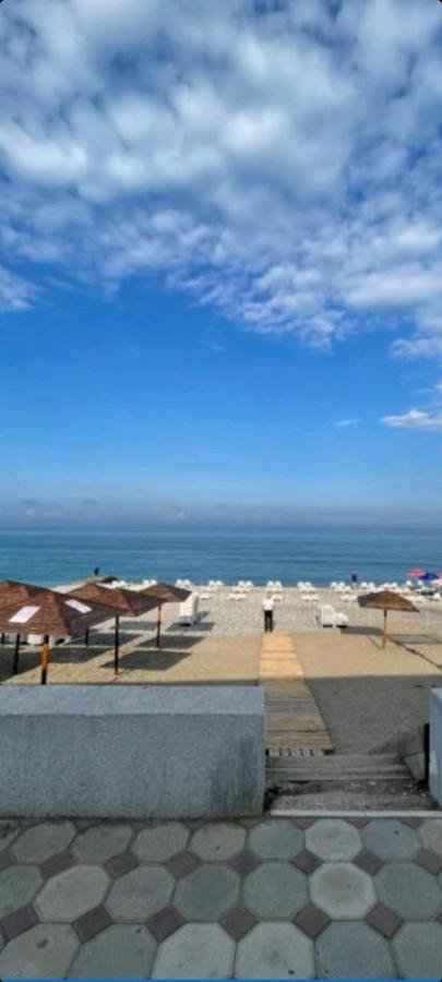 Гостевой Дом Белый Лотос Gagra Extérieur photo